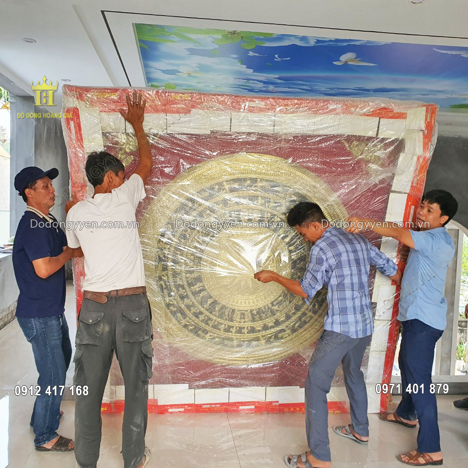 H&igrave;nh ảnh lắp đặt tranh mặt trống tận nơi cho kh&aacute;ch h&agrave;ng H&agrave; Nội